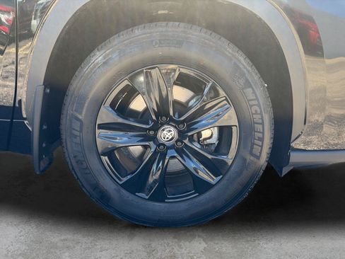 Used 2025 Toyota Highlander XLE AWD/4WD image 24