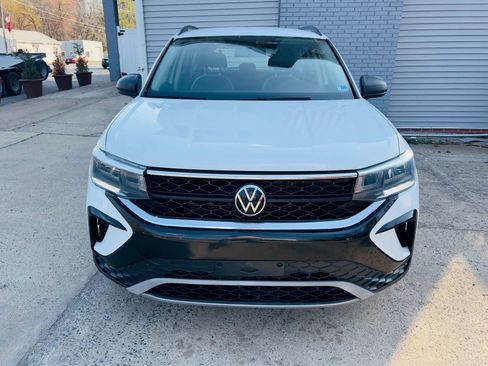 Used 2022 Volkswagen Taos S image 2