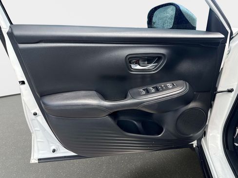 Used 2025 Honda HR-V EX-L image 16