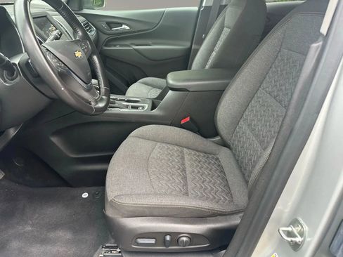 Used 2022 Chevrolet Equinox LT w/ Driver Convenience Package image 8
