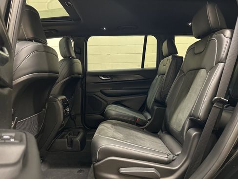 Used 2025 Jeep Grand Cherokee L Altitude image 8