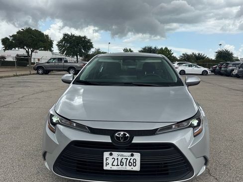 Used 2025 Toyota Corolla LE FWD image 2