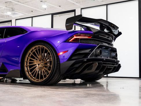 Used 2021 Lamborghini Huracan EVO RWD image 20