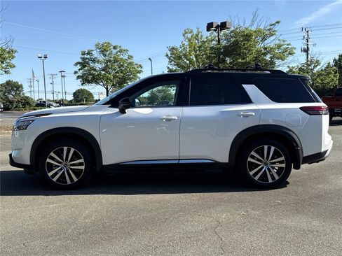 Used 2025 Nissan Pathfinder Platinum w/ Cargo Package FWD image 26