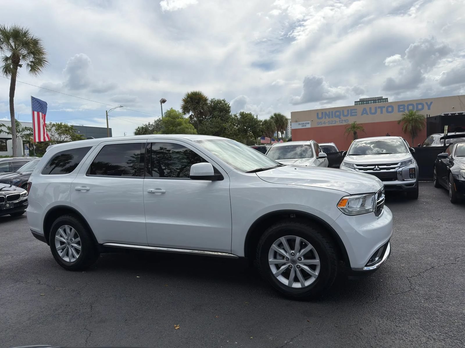 Used 2019 Dodge Durango SXT w/ 3rd Row Seating Group RWD image 4