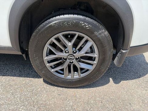 Used 2024 Nissan Rogue S AWD/4WD image 11