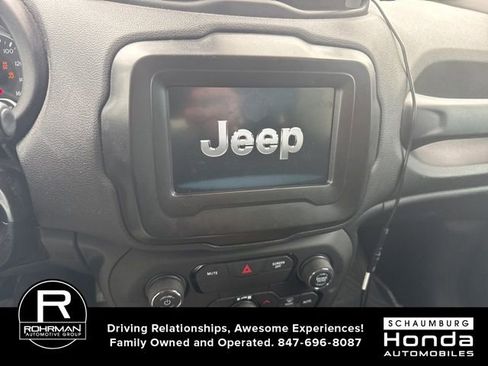 Used 2018 Jeep Renegade Latitude AWD/4WD image 8
