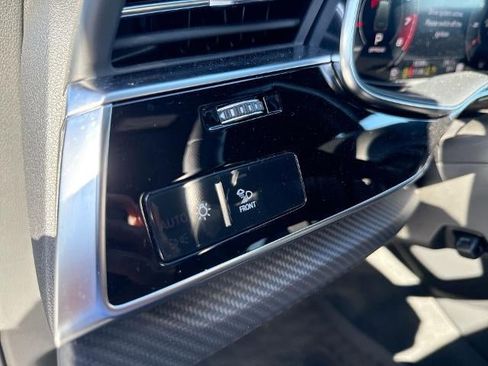 Used 2025 Audi SQ7 Prestige image 18
