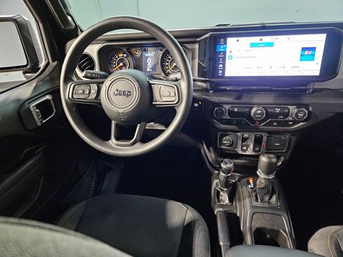 Used 2025 Jeep Wrangler Sport image 9
