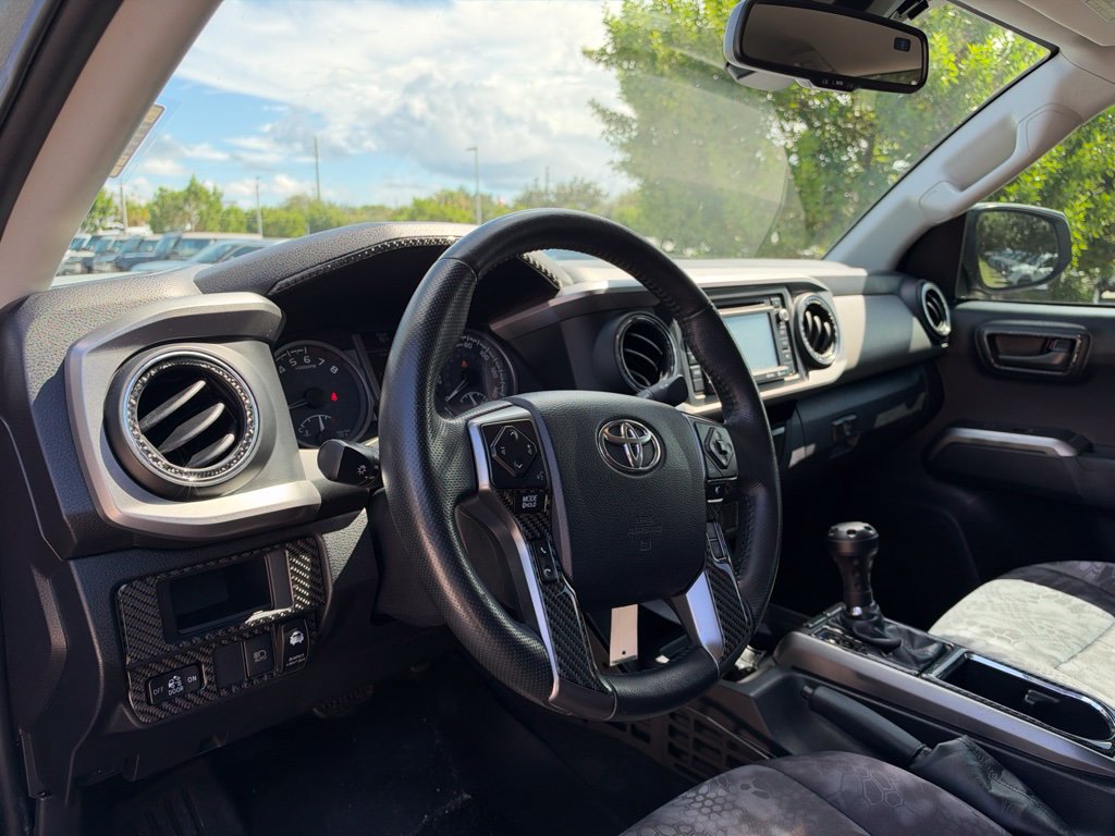 Used 2018 Toyota Tacoma SR5 AWD/4WD image 9