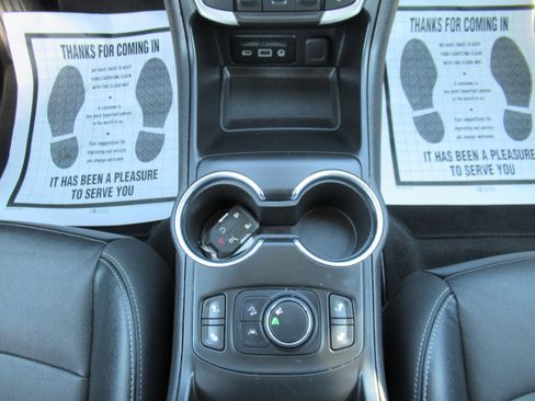 Used 2023 GMC Terrain SLT image 13