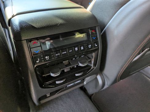 Used 2023 Jeep Grand Cherokee Summit image 27