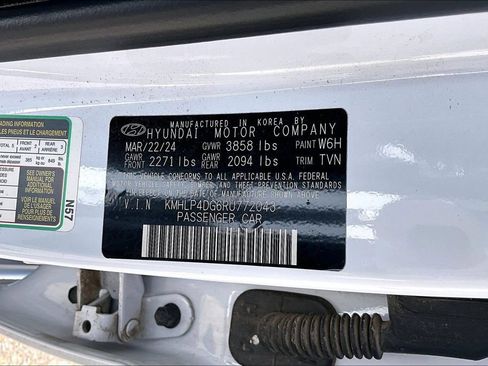 Used 2024 Hyundai Elantra Limited FWD image 19