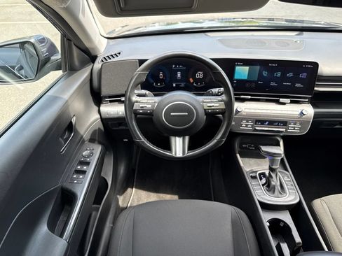 Used 2025 Hyundai Kona SEL FWD image 32