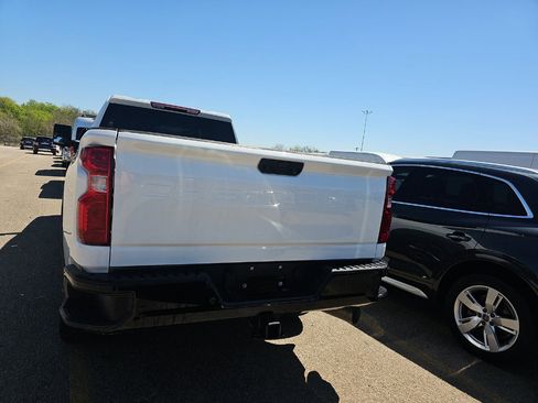 Used 2024 Chevrolet Silverado 2500 Custom w/ Custom Value Package image 5