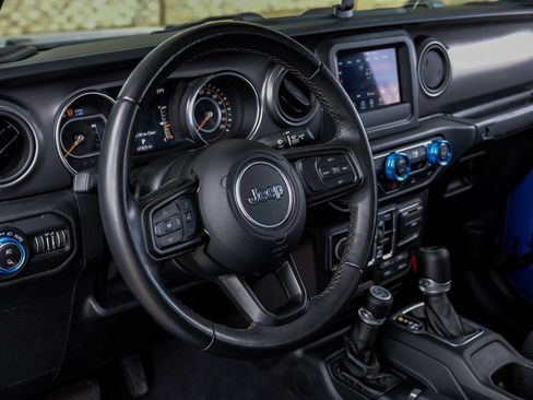 Used 2021 Jeep Gladiator Willys image 4