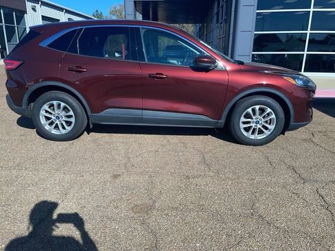 Used 2021 Ford Escape SE w/ Cold Weather Package image 19