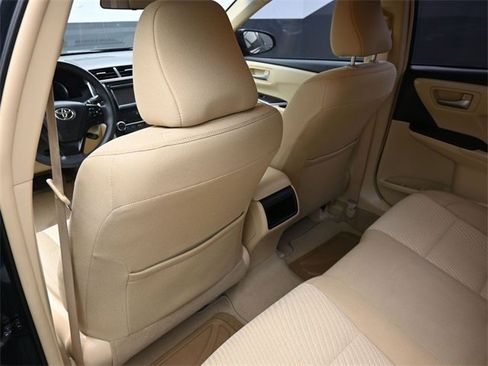 Used 2015 Toyota Camry LE image 2