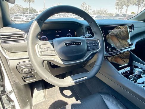 Used 2024 Jeep Wagoneer Series II image 12
