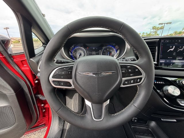 Used 2025 Chrysler Pacifica Select FWD image 28