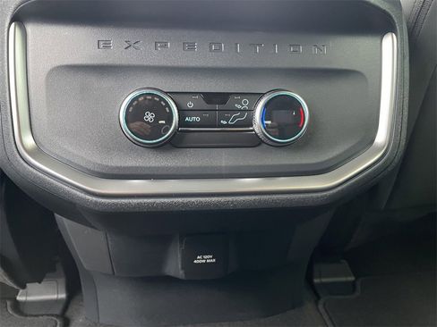 New 2025 Ford Expedition Active image 27