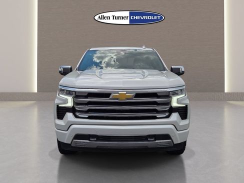 Used 2024 Chevrolet Silverado 1500 High Country w/ Technology Package AWD/4WD image 3