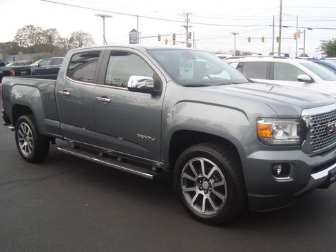 Used 2020 GMC Canyon Denali image 3
