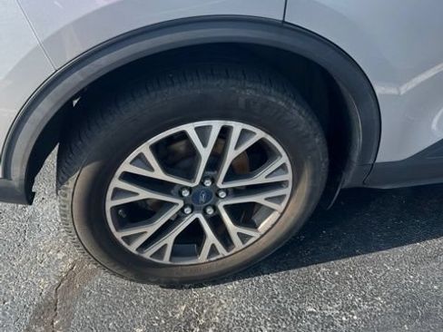 Used 2020 Ford Escape SEL FWD image 13