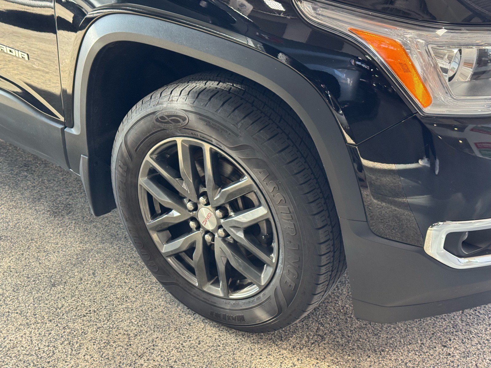 Used 2019 GMC Acadia SLT AWD/4WD image 4