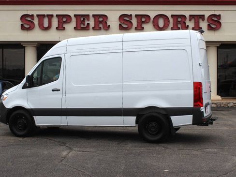 Used 2025 Mercedes-Benz Sprinter 2500 image 5