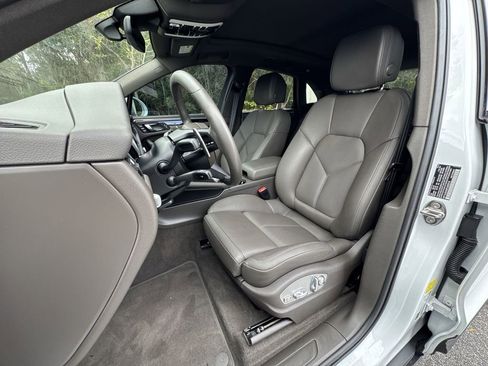 Used 2023 Porsche Macan image 13