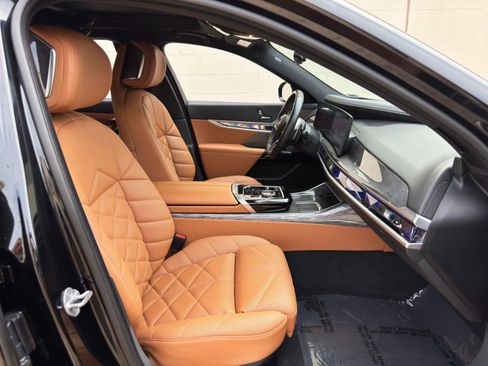 Used 2023 BMW 740i RWD image 16