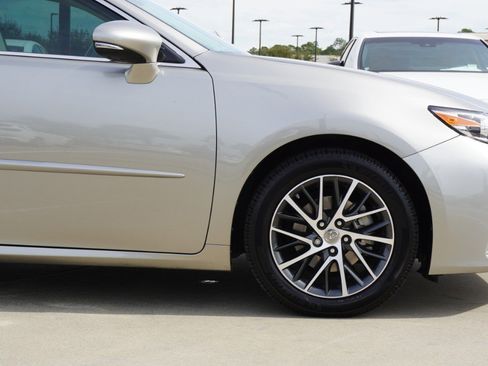 Used 2017 Lexus ES 350 w/ Luxury Package image 9