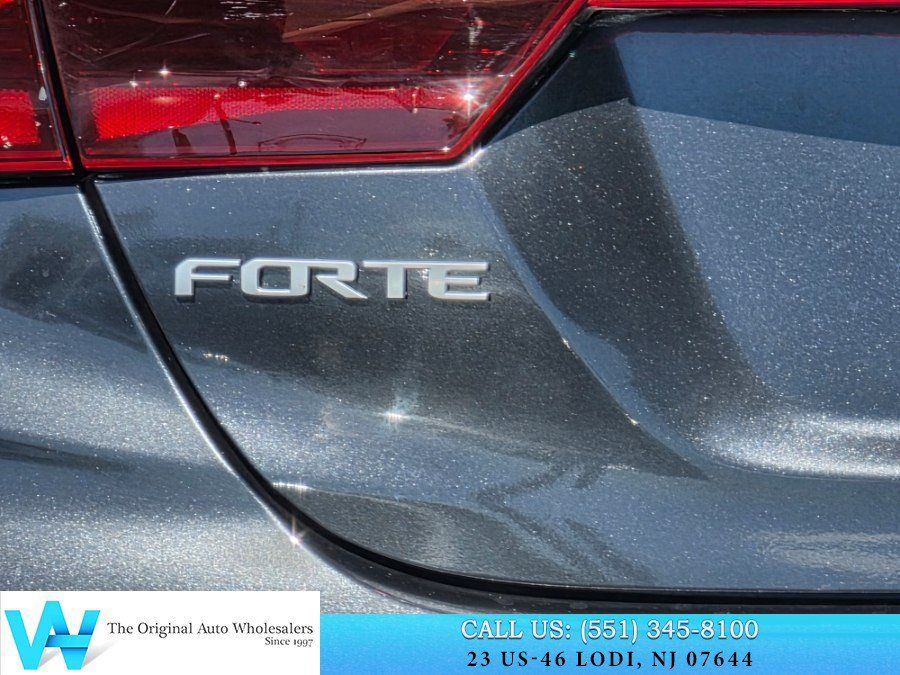 Used 2023 Kia Forte LXS w/ LXS Technology Package FWD image 9