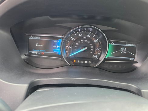 Used 2018 Ford Explorer XLT w/ Equipment Group 202A AWD/4WD image 8