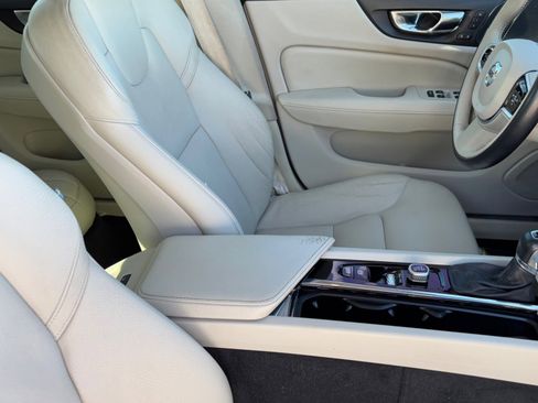 Used 2020 Volvo S60 T6 Momentum image 12