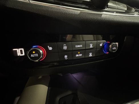 Used 2019 Buick Enclave Essence image 22