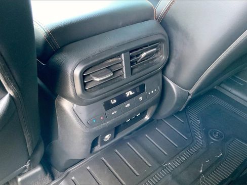 Used 2024 Honda Pilot TrailSport image 38