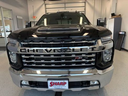 Used 2022 Chevrolet Silverado 3500 LTZ AWD/4WD image 3