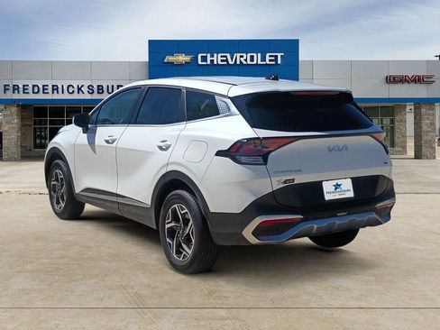 Used 2024 Kia Sportage LX image 3