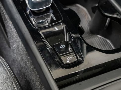Used 2023 Volvo XC40 B5 Plus AWD/4WD image 22
