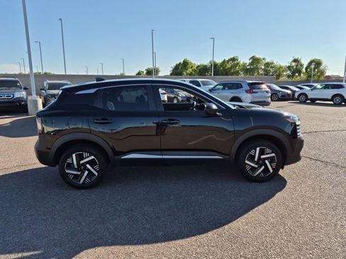 Used 2025 Nissan Kicks SV FWD image 4