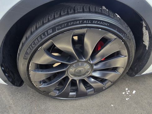 Used 2022 Tesla Model Y Performance image 15