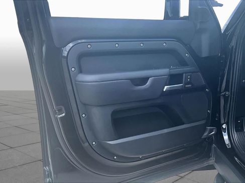Used 2025 Land Rover Defender 110 X AWD/4WD image 24