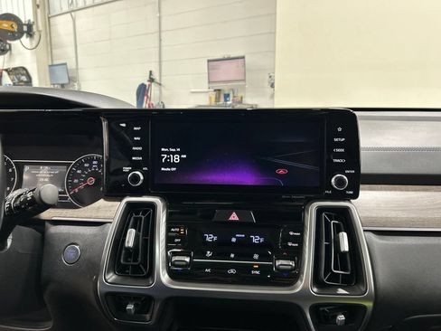 Certified 2022 Kia Sorento X-Line EX AWD/4WD image 18