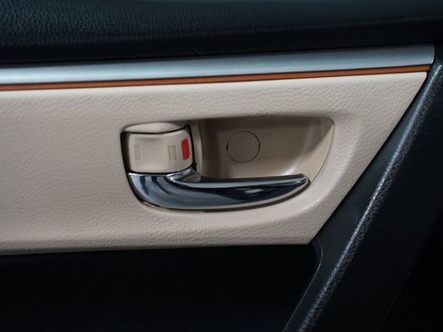 Used 2014 Toyota Corolla LE image 28