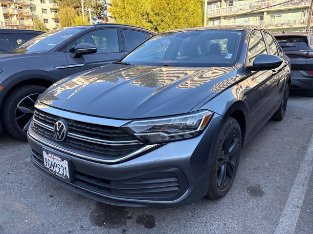 Used 2023 Volkswagen Jetta SE FWD image 2