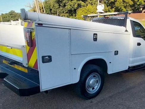 Used 2018 Ford F250 XL w/ Power Equipment Group image 4