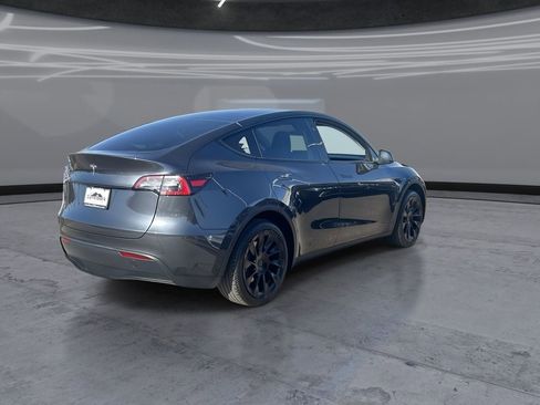 Used 2024 Tesla Model Y Long Range RWD image 5