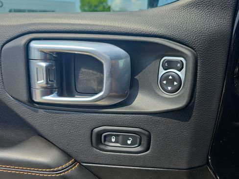 Used 2024 Jeep Wrangler Unlimited Sahara AWD/4WD image 24